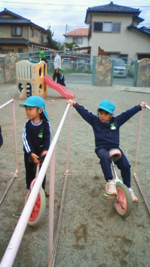 一輪車に夢中 塩部英語幼稚園の出来事